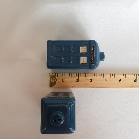 Doctor Who Tardis Salt and Pepper Ceramic Shakers Set Great Gift for Dr Who fans - Picture 6 of 6
